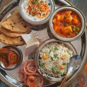 Veg Thali (1 Paneer sabji,1 Dal,4 Tawa Roti, Rice, Raita, salad)